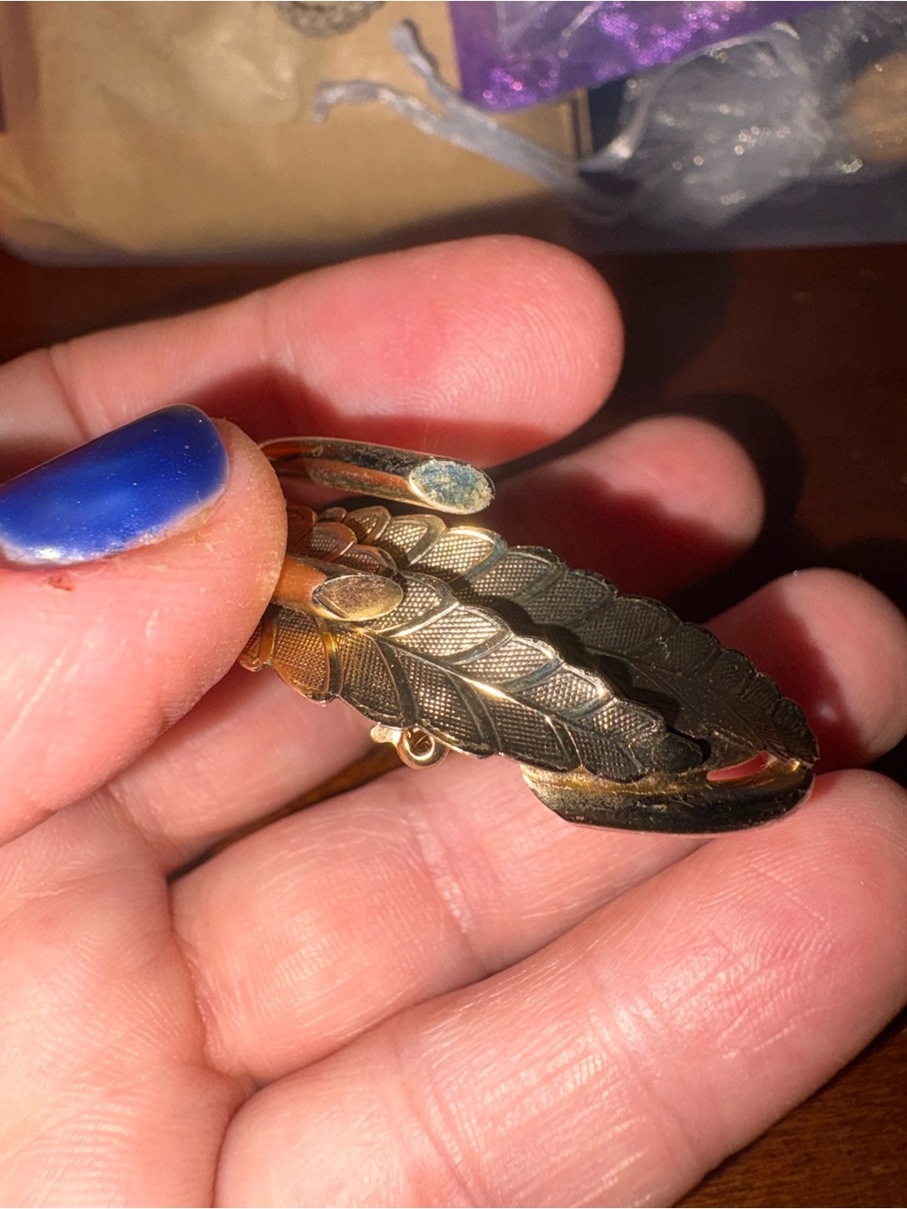 Classic Gold laurel Leaf Circle Brooch - Womens Jewelry